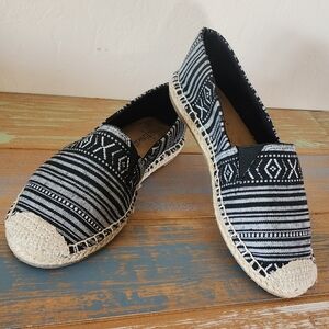 MINNETONKA ESPADRILLES FLATS SZ 6